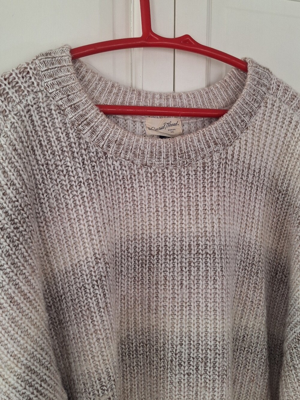 Universal Threads sweater - Picture 2 of 6